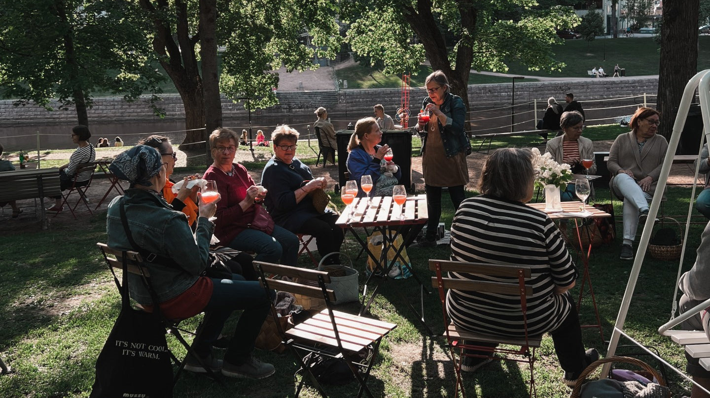 Myssymummot vierailivat Kirkkopuiston Terassilla Turussa