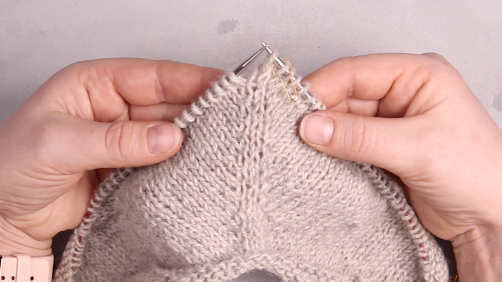 Oikealle ja vasemmalle kaartuva lisäys