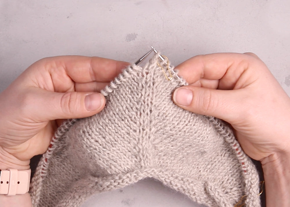 Oikealle ja vasemmalle kaartuva lisäys