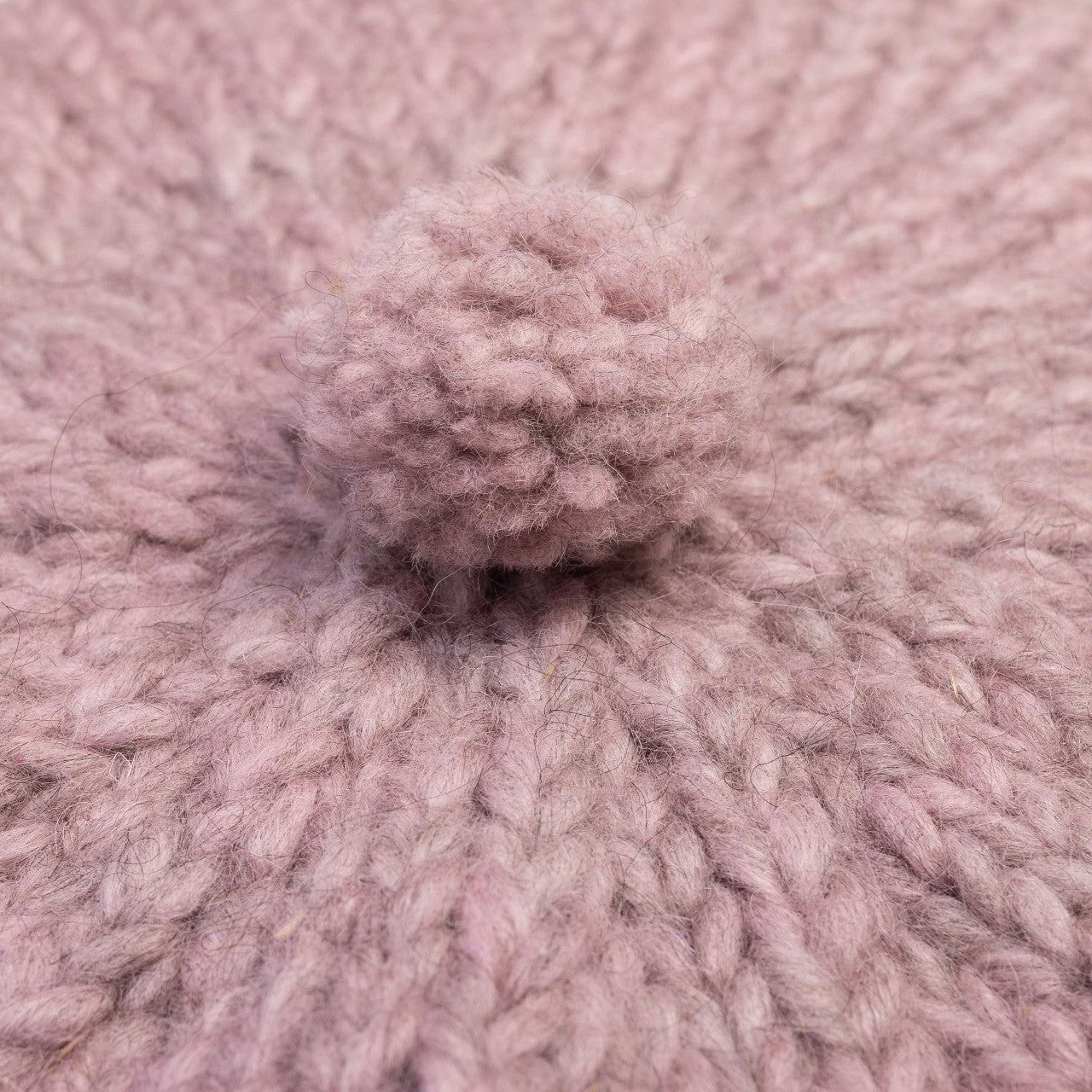 A nettis violet snow baret